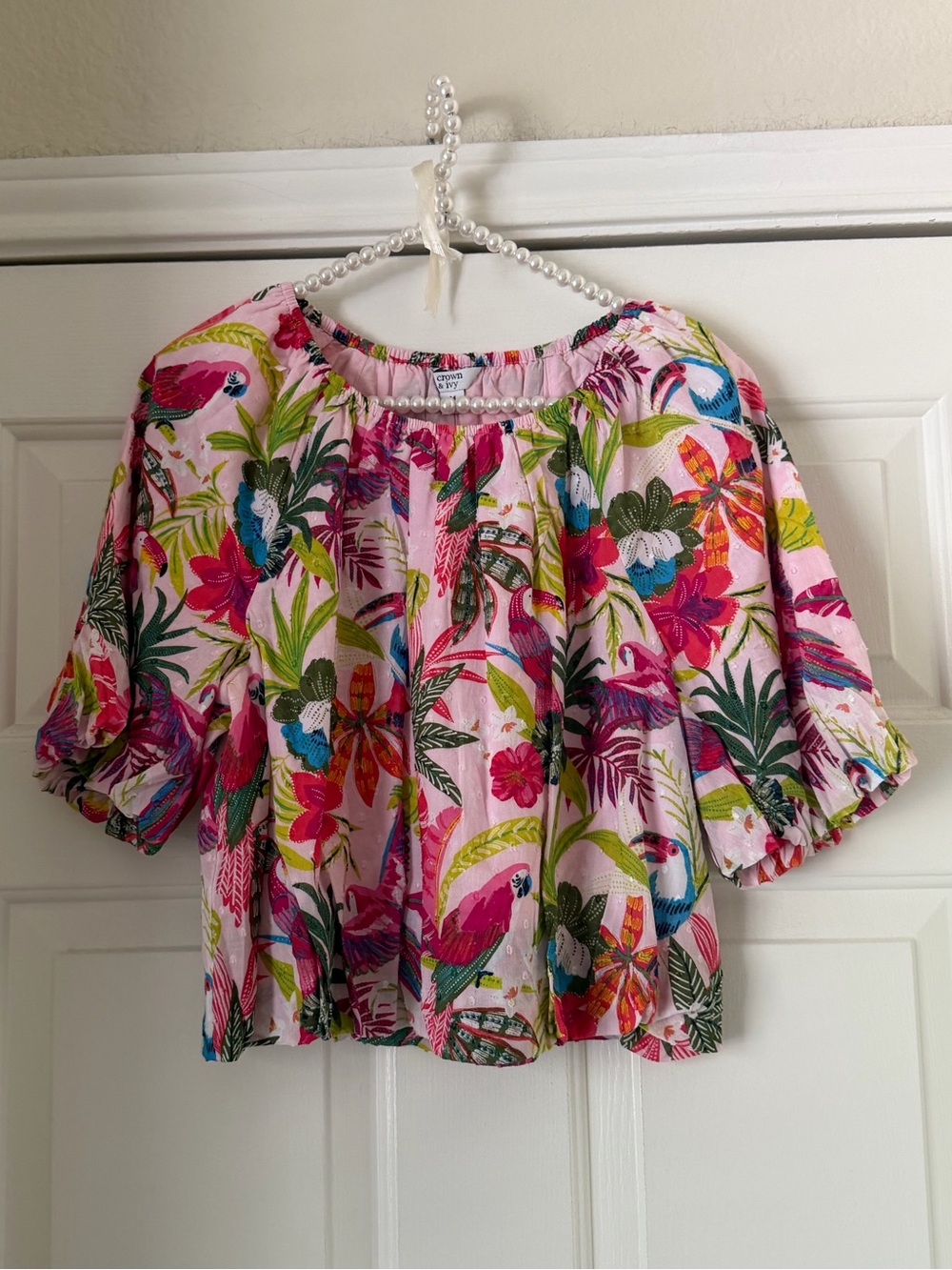 Crown & Ivy Pink Tropical Cropped Balloon Top